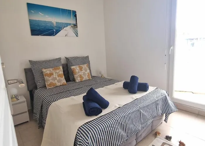 Le Marin - Pool And Parking